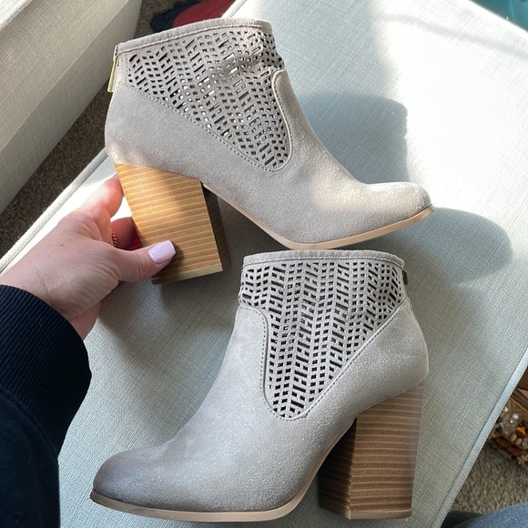 Coconuts by Matisse Women's Taupe Block Heel Ankle Booties. Size 7M - Picture 1 of 10